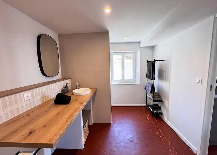 Modern Near Beaches & Restaurants Apartment Carqueiranne