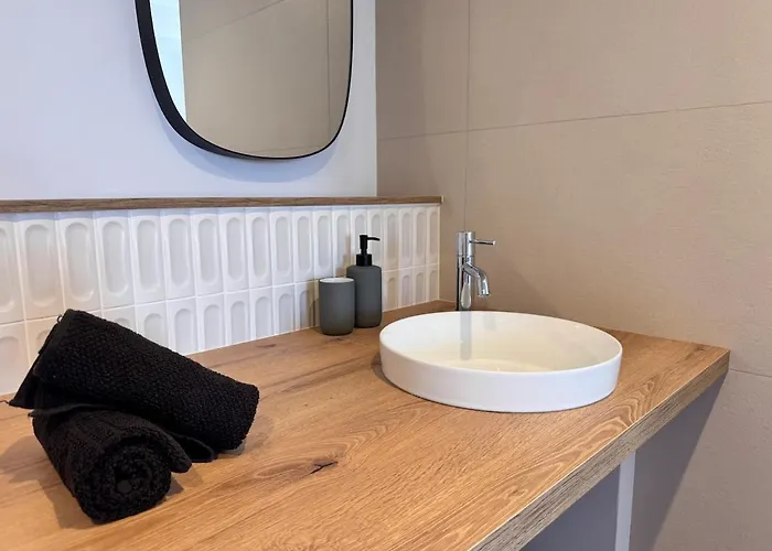 Modern Near Beaches & Restaurants Apartment *