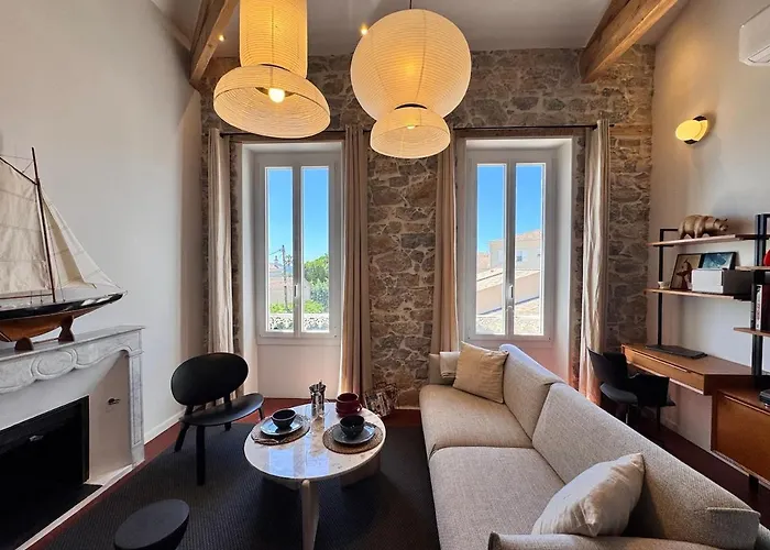 Modern Near Beaches & Restaurants Apartment