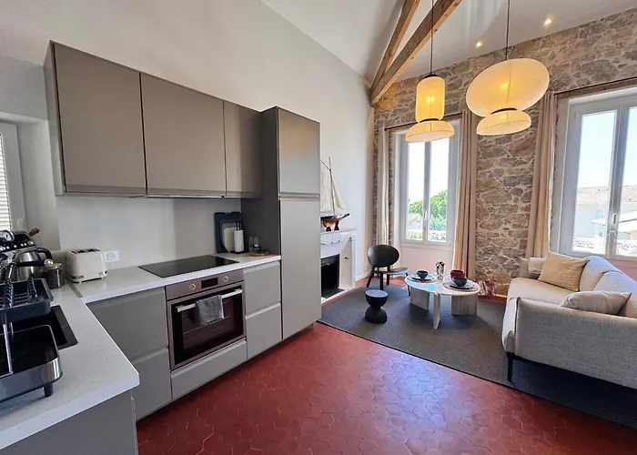 Modern Near Beaches & Restaurants Apartment