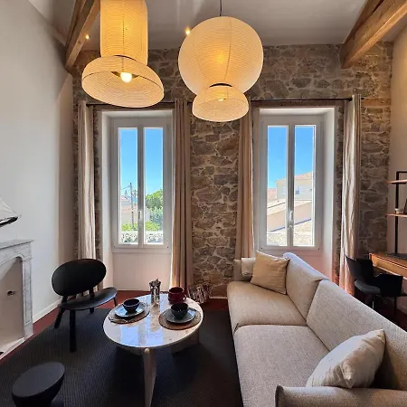 Modern Near Beaches & Restaurants Daire