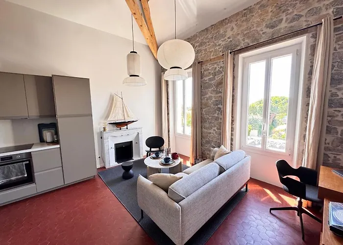 Modern Near Beaches & Restaurants Carqueiranne