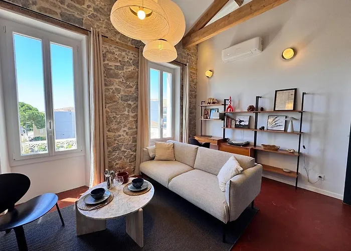 Modern Near Beaches & Restaurants Carqueiranne