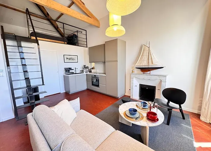 Modern Near Beaches & Restaurants Daire Carqueiranne