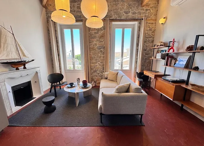 Modern Near Beaches & Restaurants Daire Carqueiranne